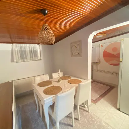 Stylish 2 Bedrooms 1 Lounge Flat In Kadikoey İstanbul