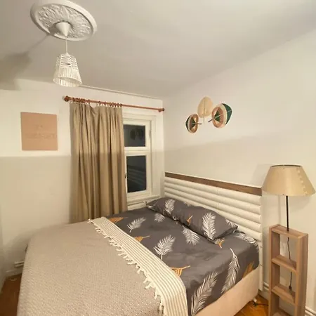 Stylish 2 Bedrooms 1 Lounge Flat In Kadikoey Lägenhet