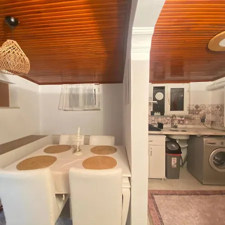 Stylish 2 Bedrooms 1 Lounge Flat In Kadikoey * اسطنبول